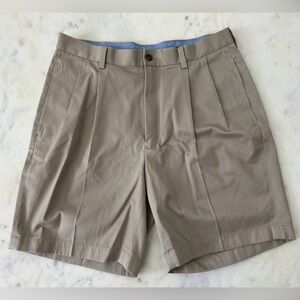 Men's Brooks Brothers Light Weight Advantage Chino Shorts Size 33 Khaki Pleated